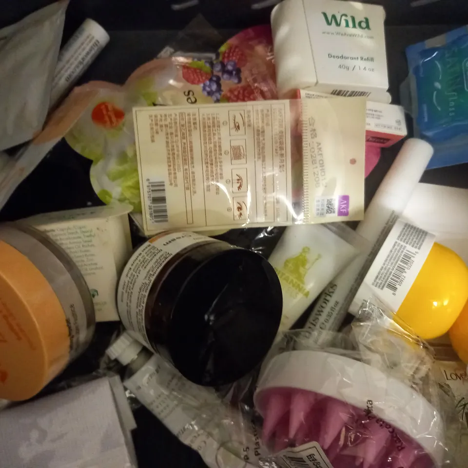 APPROXIMATELY 30 ASSORTED HEALTH AND BEAUTY PRODUCTS TO INCLUDE MANSCAPED CROP PRESERVER EPSA HAND SPRAY, EAU YES BODY MIST 