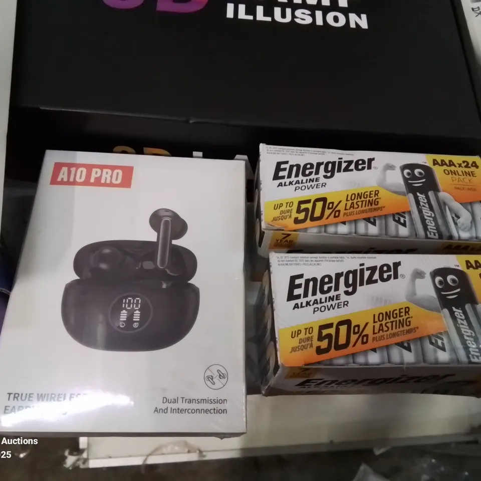 BOX CONTAINING LARGE NUMBER OF BOXED ELECTRONIC GOODS TO INCLUDE: LIGHT BULBS, HEADPHONES, MOUSE GAMING PAD, CHARGER CABLES, PHONE CASES AND LOTS MORE 