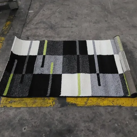 NUMUNE GEOMETRIC GREEN/BLACK RUG // SIZE: 80 X 150cm