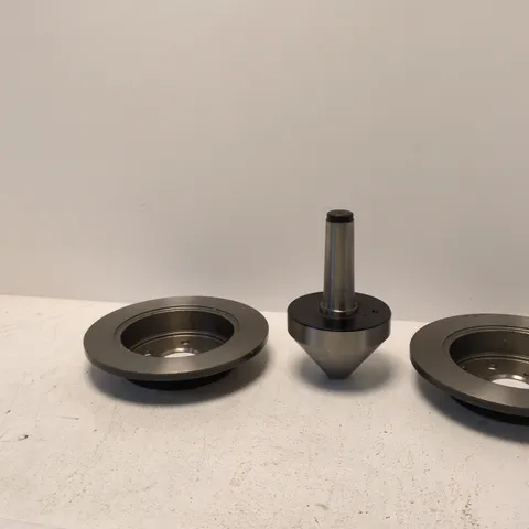 METALWORKING COMPONENTS SET: TWO CIRCULAR FLANGES WITH CENTRAL BORES + CONICAL CENTRE TOOL (3 PIECES)