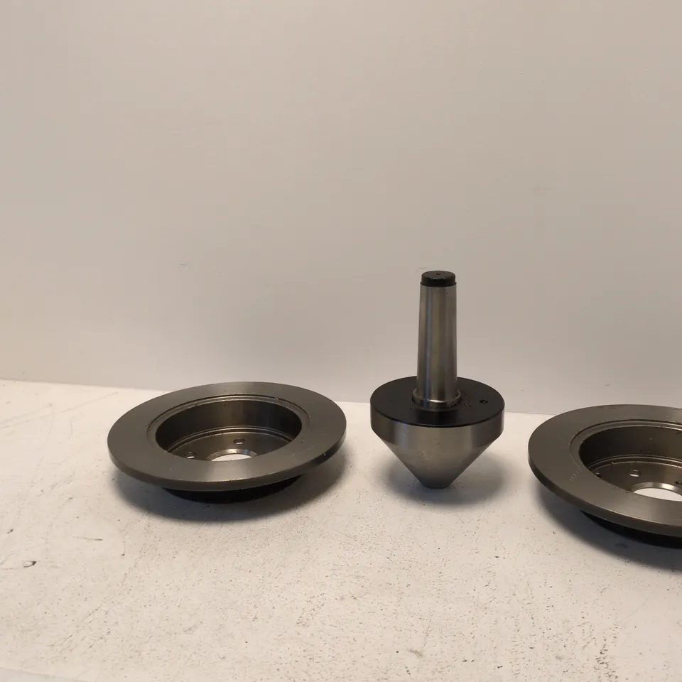 METALWORKING COMPONENTS SET: TWO CIRCULAR FLANGES WITH CENTRAL BORES + CONICAL CENTRE TOOL (3 PIECES)