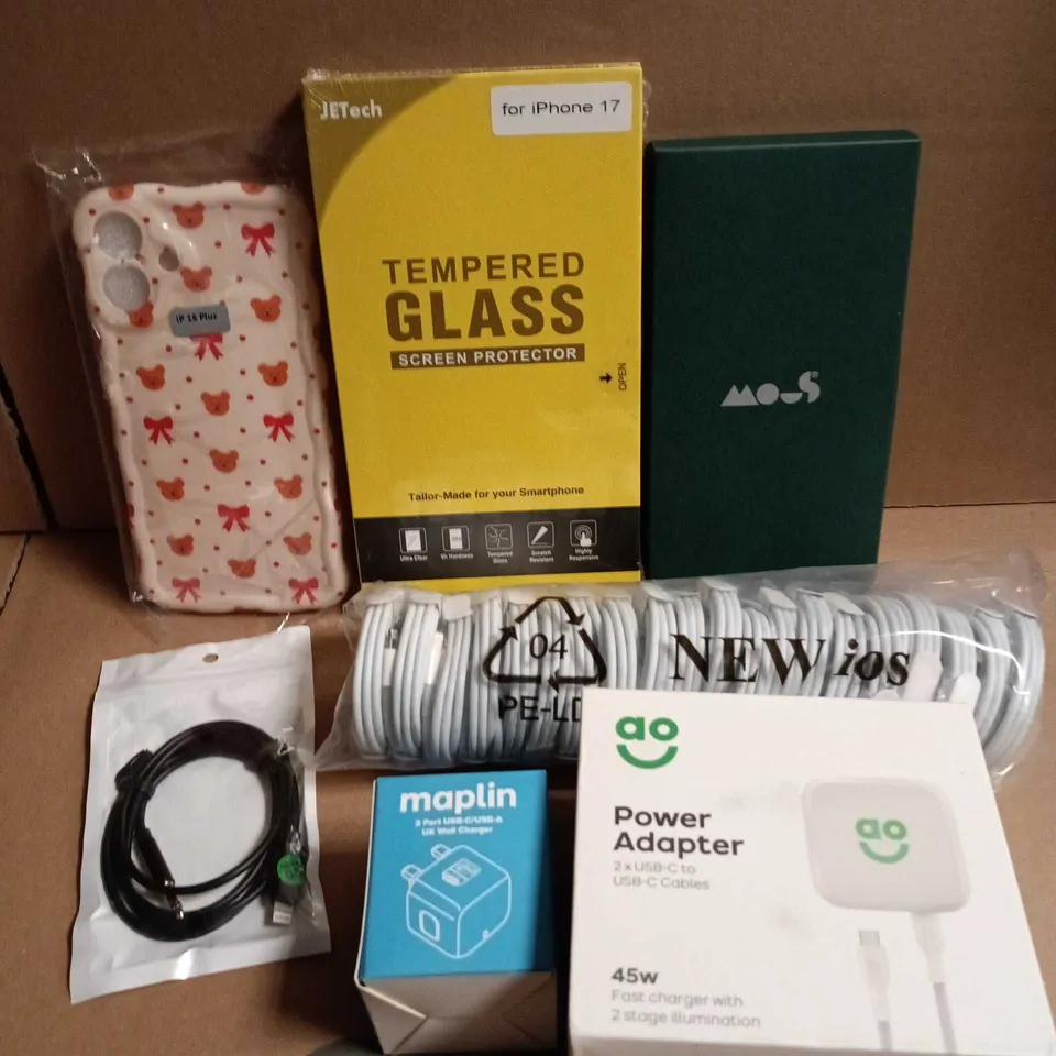 APPROXIMATELY 20 ASSORTED SMARTPHONE ACCESSORIES TO INCLUDE CHARGING CABLES, POWERBANKS, PHONE CASES ETC 