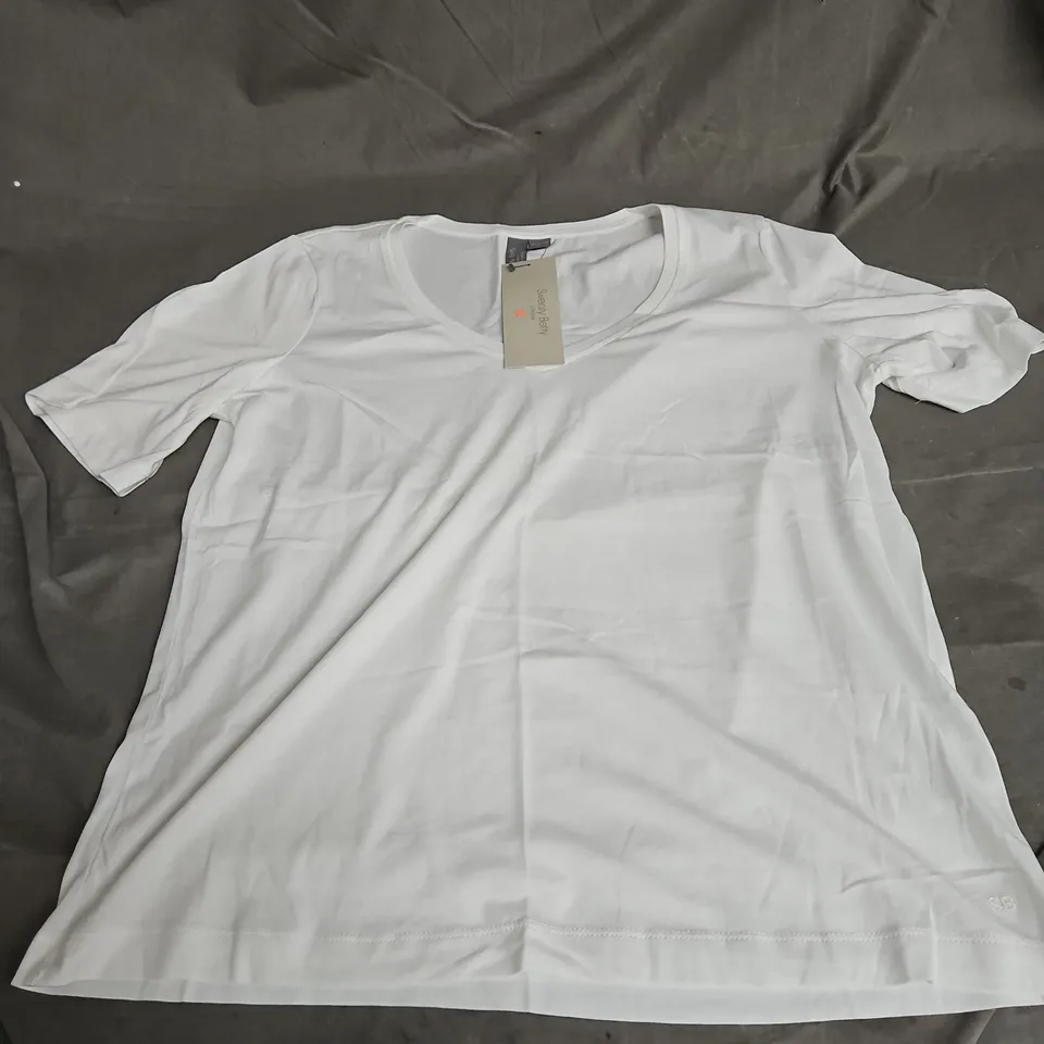 SWEATY BETTY ESSENTIAL V-NECK TSHIRT IN WHITE SIZE L