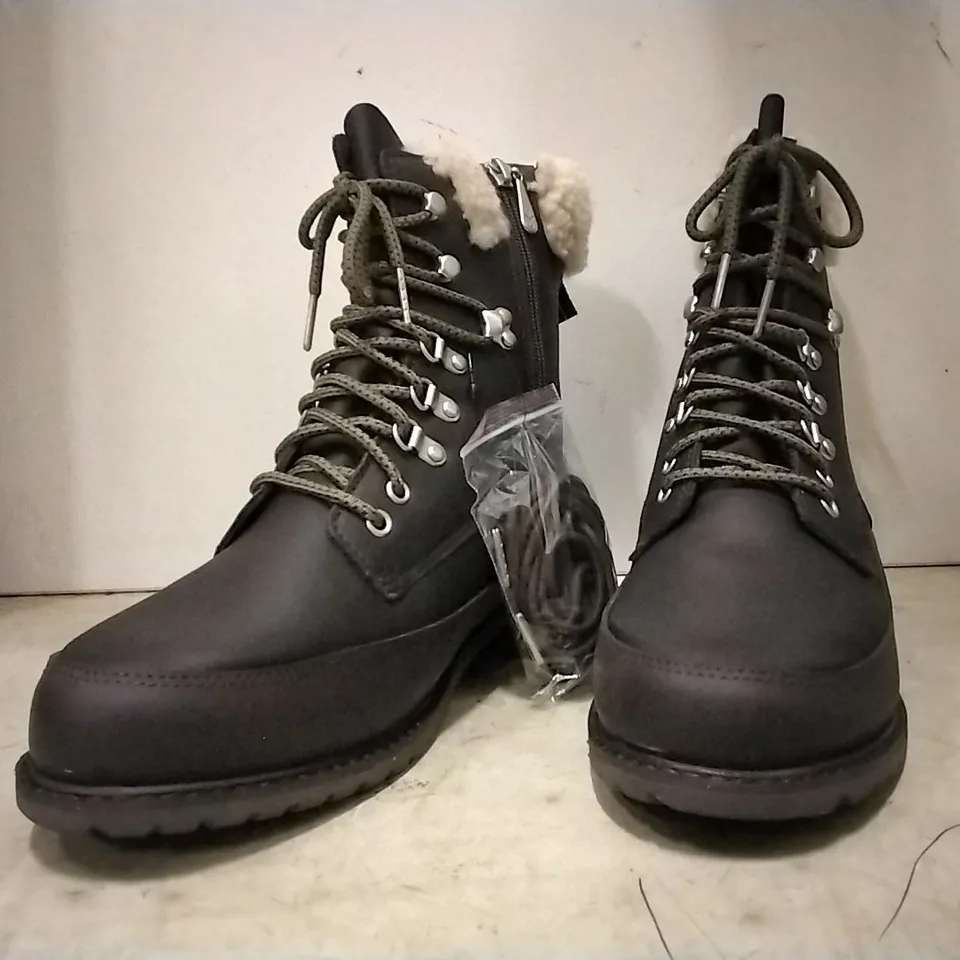 BOXED UNISEX EMU AUSTRALIA OKAB BOOTS , ESPRESSO 2 PAIRS SIZE 9 , 2 PAIRS SIZE  6