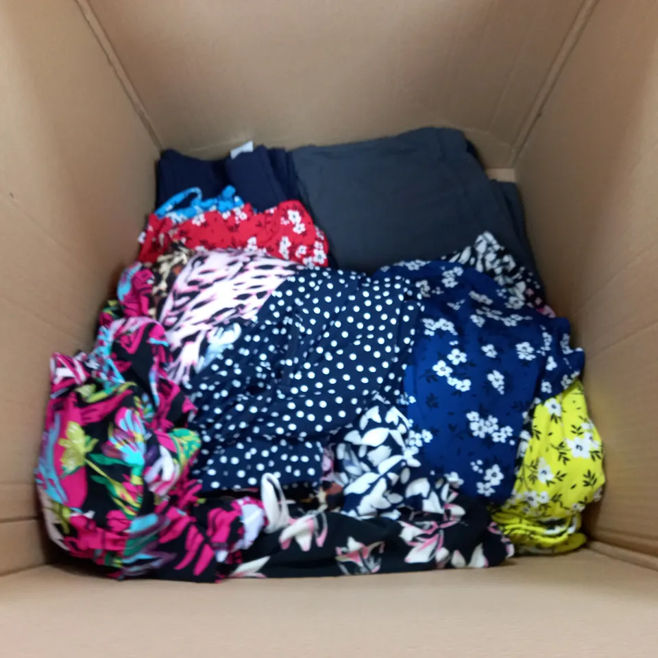 LOT OF APPROXIMATELY 30 ASSORTED CLOTHING ITEMS TO INCLUDE KIM & CO SKIRTS AND PHASE EIGHT DRESSES