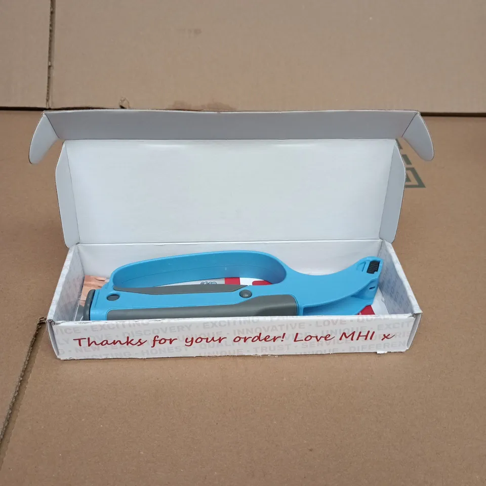 BOX OF APPROXIMATELY 10 ASSORTED GOODS INCLUDING SIMPLE SHARP BLADE SHARPENER, ETOPGO DIY STRING LIGHTS AND 2X PADLOCKS