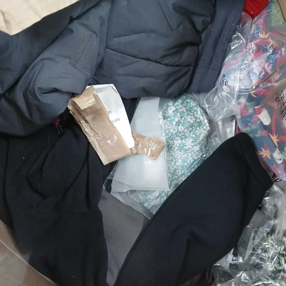 LARGE QUANTITY OF ASSORTED CLOTHING ITEMS TO INCLUDE CHELSEA PEERS, YAMEE, ALIYANA, ETC
