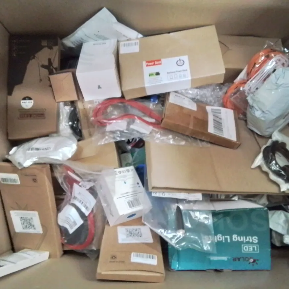 BOX CONTAINING LARGE AMOUNT OF BOXED ELECTRICAL ITEMS TO INCLUDE: HEADPHONES, EARPHONES, PHONE CASES, POWER BANKS, CHARGING CABLES AND LOTS MORE.