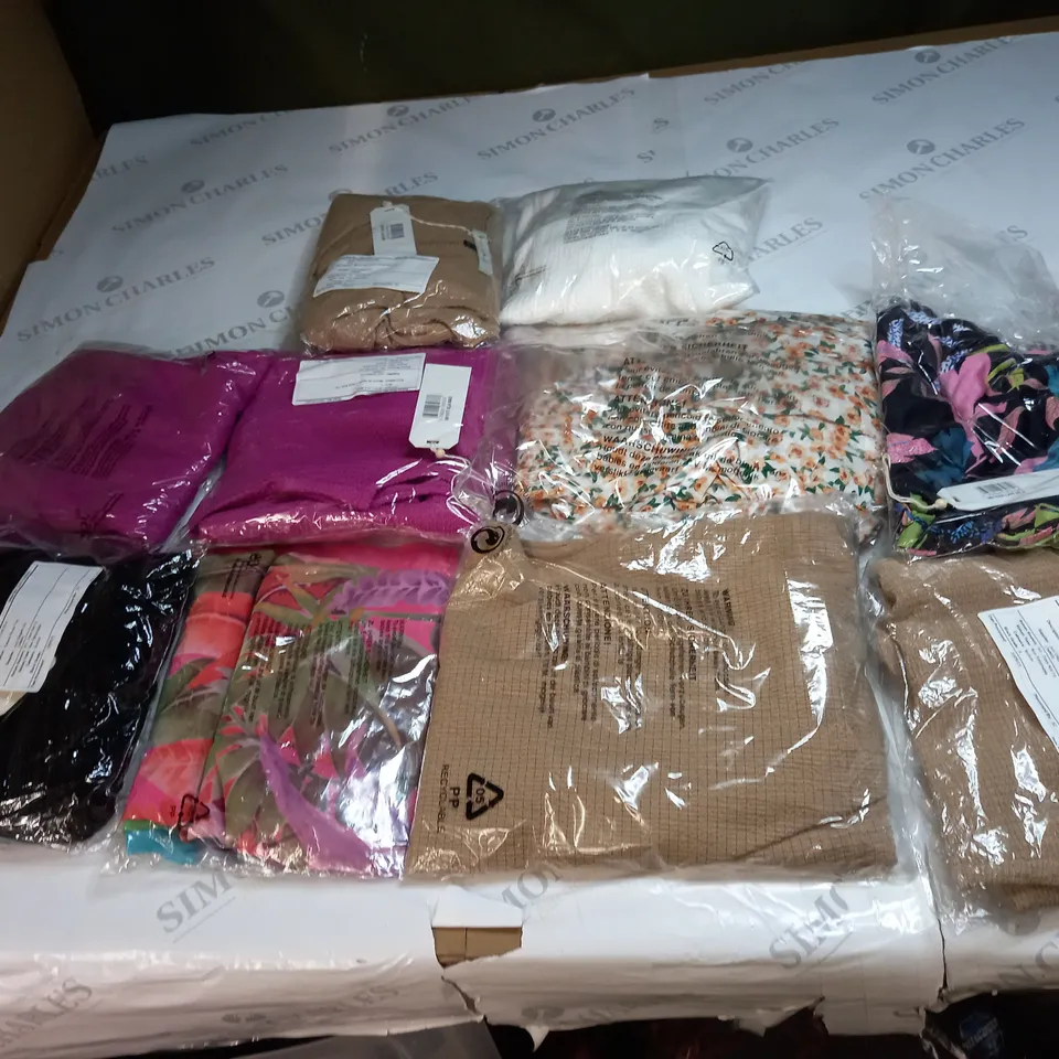 BAG OF APPROX 10 ASSORTED CLOTHING ITEMS TO INCLUDE - MAISON DE NIMES - EMELIA