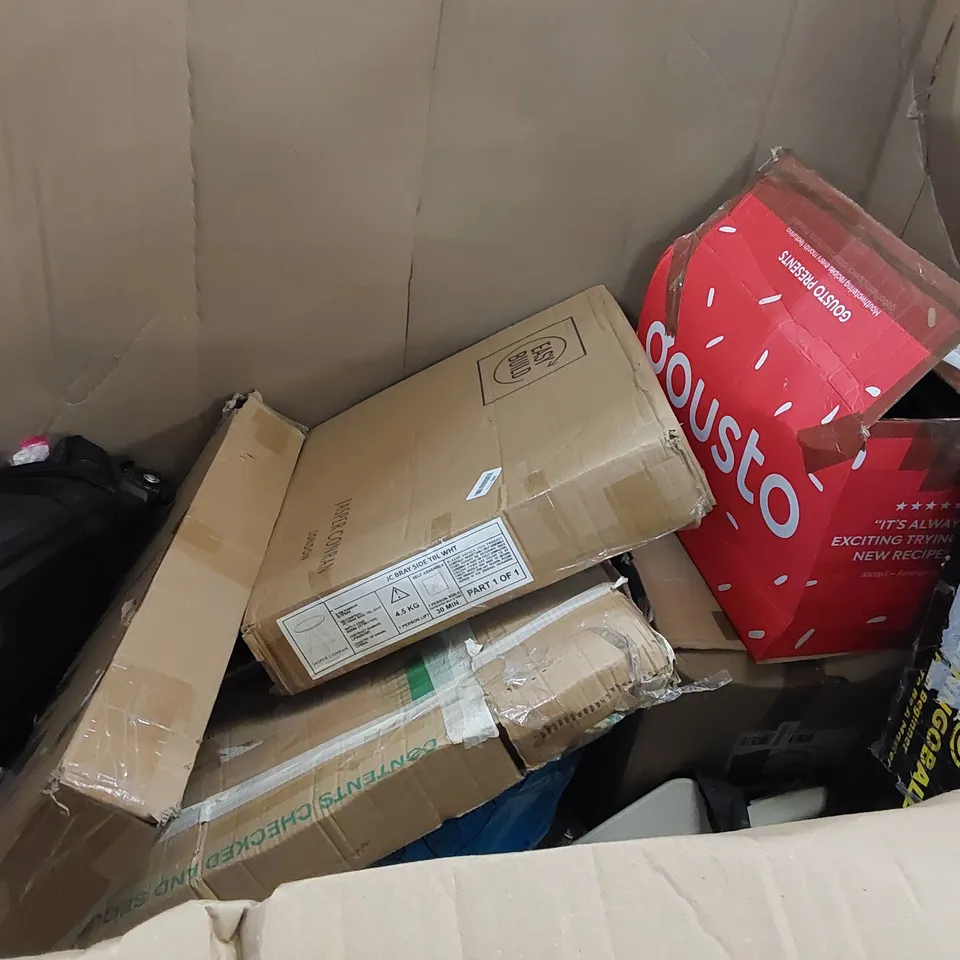 PALLET OF ASSORTED CONSUMER PRODUCTS TO INCLUDE: GAMING DESK, STOOL, DOKIO SOLAR PANEL, PET CRATE, YOGA MAT ECT