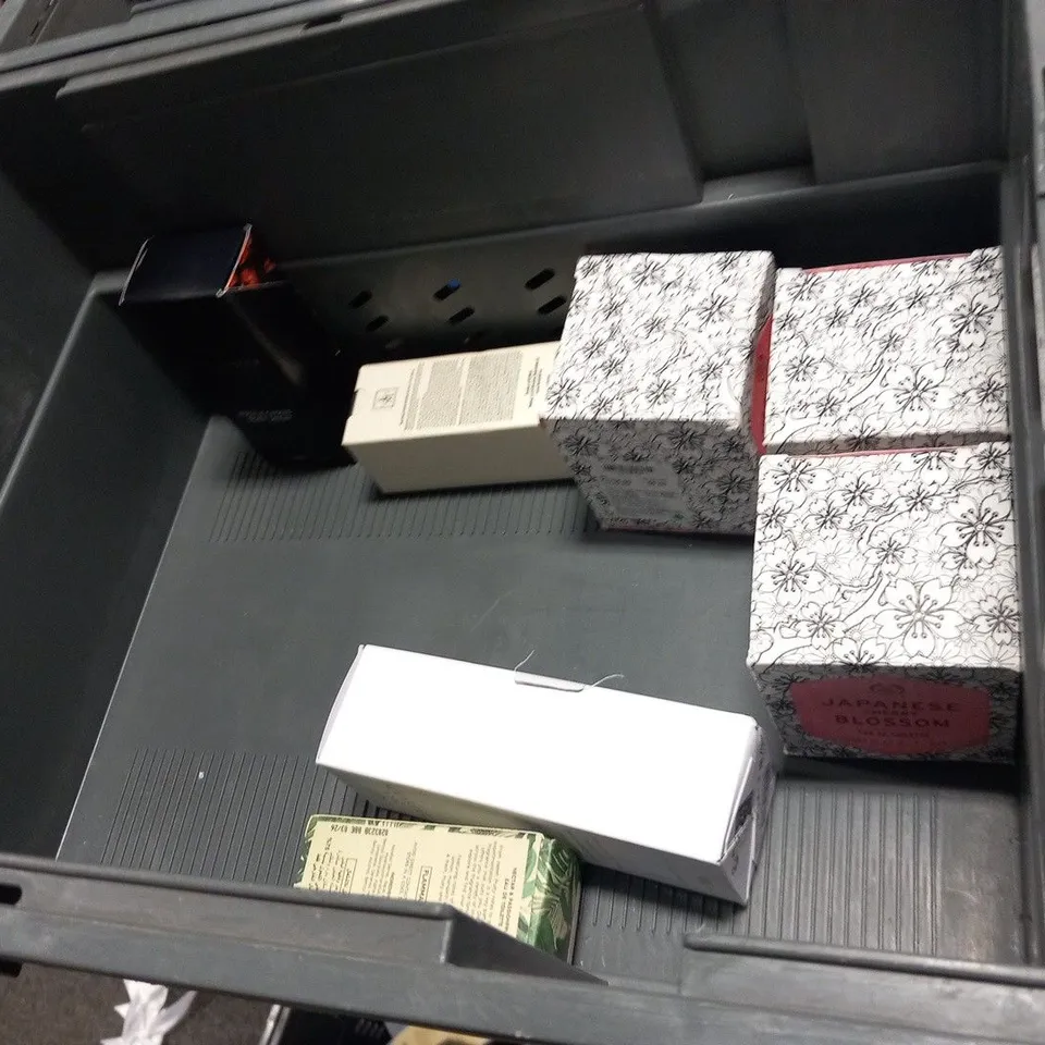 APPROXIMATELY 11 ASSORTED BOXED FRAGRANCES TO INCLUDE;