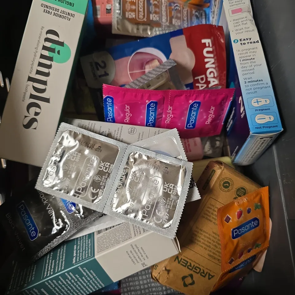 APPROXIMATELY 15 ASSORTED HEALTH & BEAUTY PRODUCTS TO INCLUDE TRIM CONDOMS, BYOMA REPAIR TREATMENT, BODY SCRUB ETC