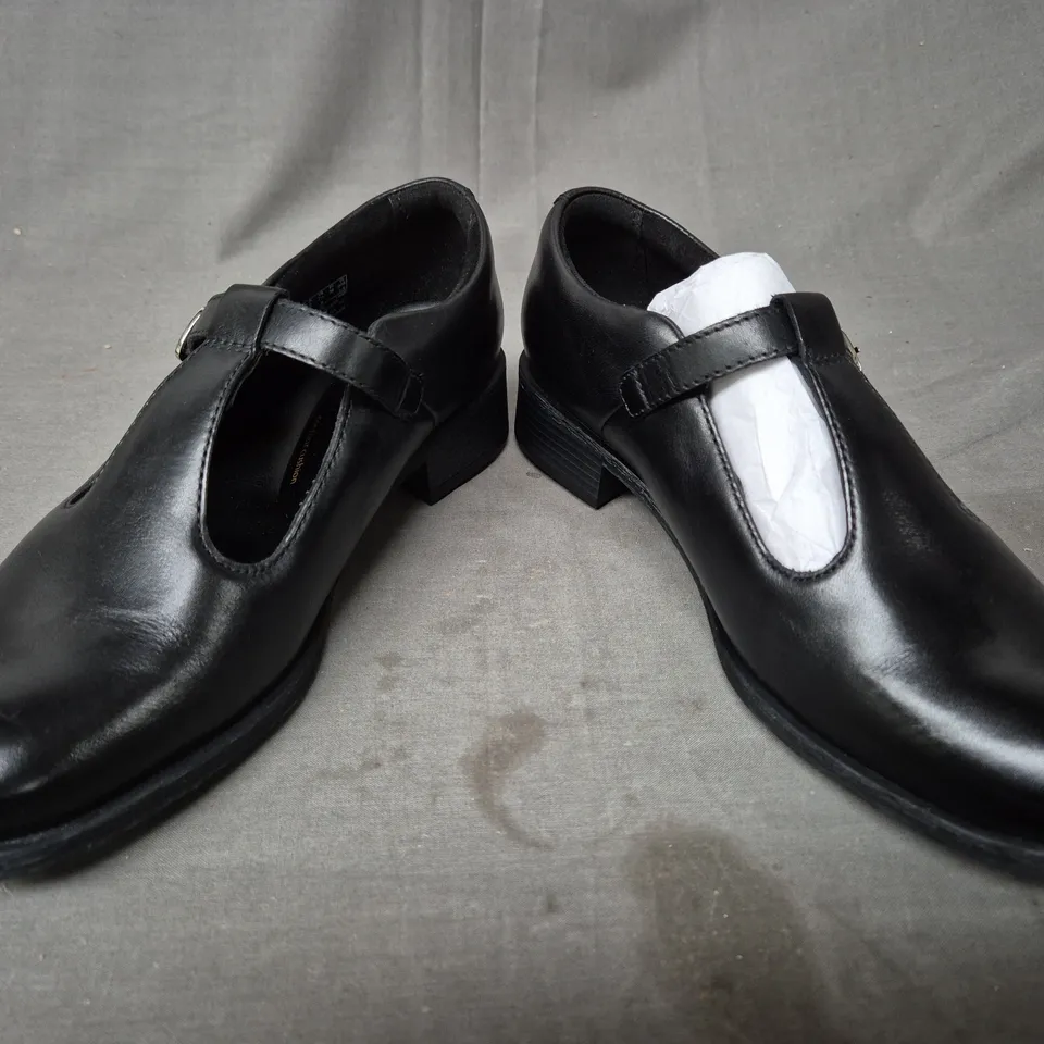 BOXED PAIR OF CLARKS ARTISAN HAVISHAM SHOES IN BLACK UK SIZE 5