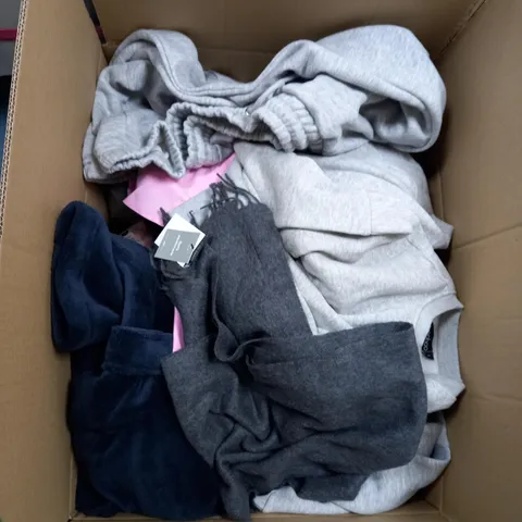 BOX OF APPROX. 40 ASSORTED CHILDRENS CLOTHING VARYING IN SIZE/COLOUR/STYLE TO INCLUDE: TOPS, JEANS, JUMPERS