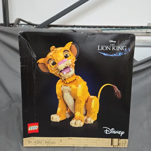 BOXED DISNEY YOUNG SIMBA THE LION KING SET 43247