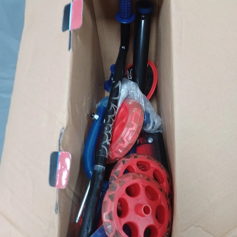 BOXED SPIDERMAN TRI-LITE SCOOTER 