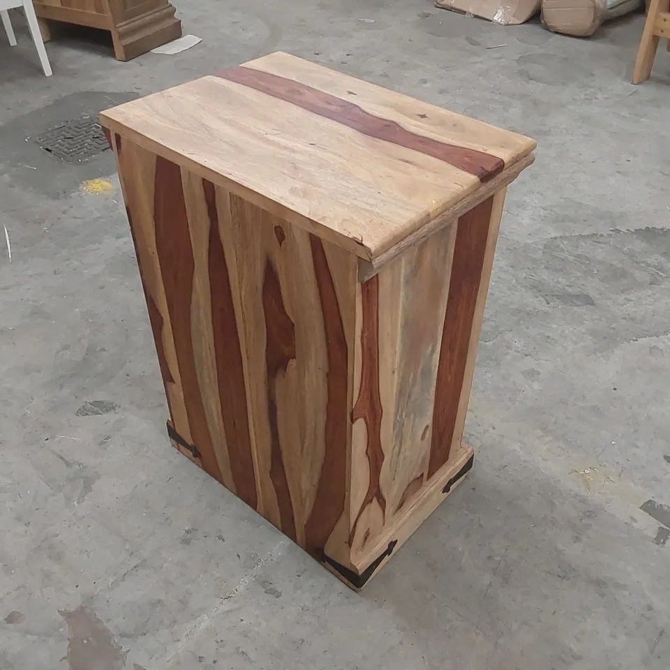 DESIGNER WOODEN 1 DRAWER, 1 DOOR BEDSIDE TABLE