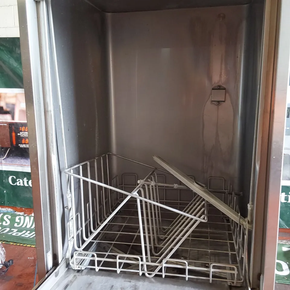 EUT PASS THROUGH FREESTANDING DISHWASHER