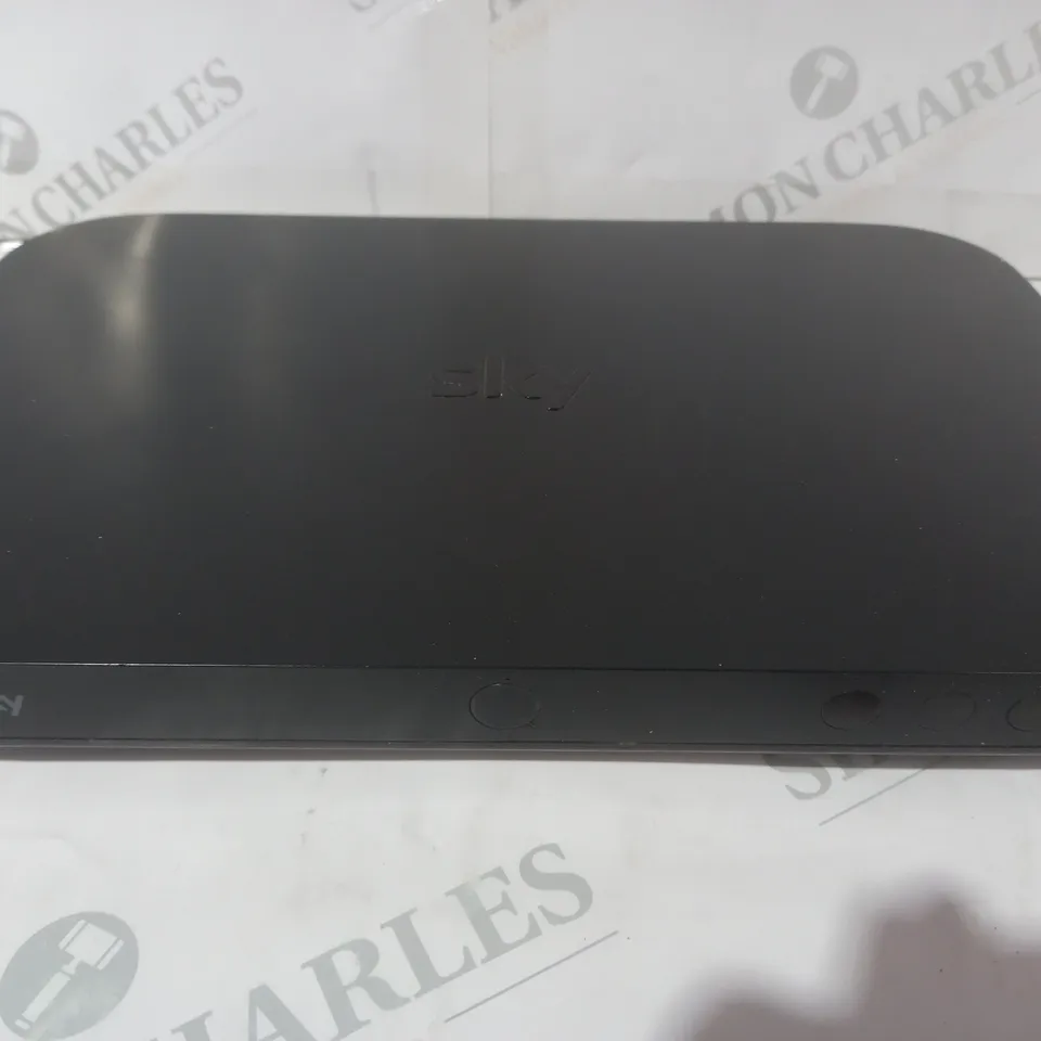 SKY Q BOX ES340D8
