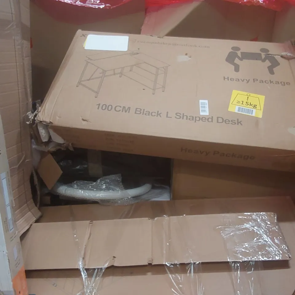 PALLET CONTAINING A LARGE QUANTITY OF ASSORTED ITEMS INCLUDING: 100CM BLACK L-SHAPED DESK, HAKUNA GLASS PATIO PET DOOR ECT