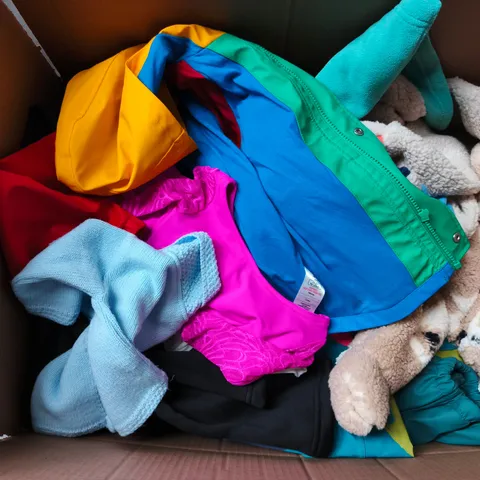 APPROXIMATELY 30 ASSORTED KIDS CLOTHING ITEMS IN VARIOUS STYLES, SIZES & COLOURS 