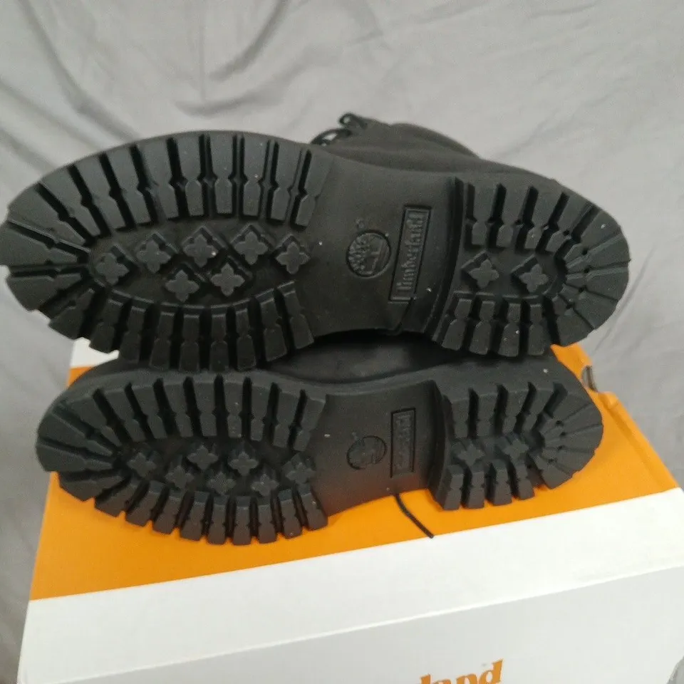 BOXED TIMBERLAND PREMIUM 6-INCH LACE WATERPROOF BOOTS, BLACK – UK 8 (US 8.5)