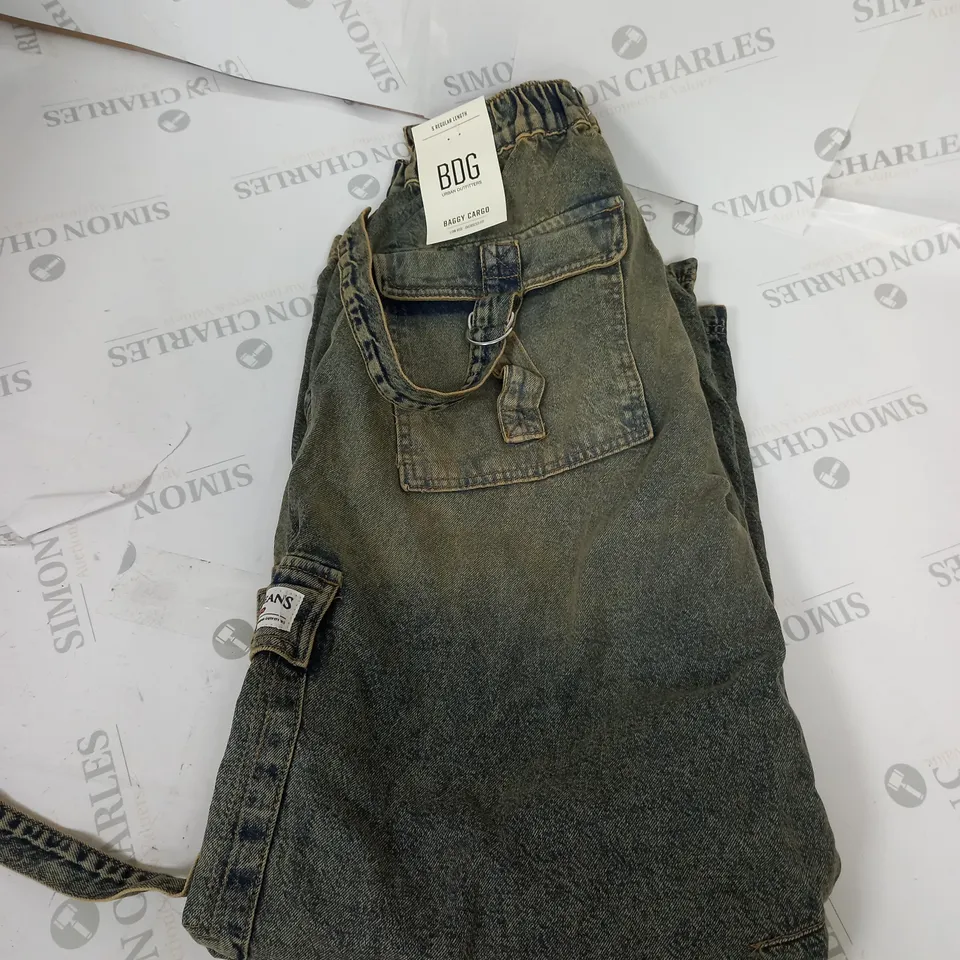 BDG BAGGY CARGO JEANS SIZE S