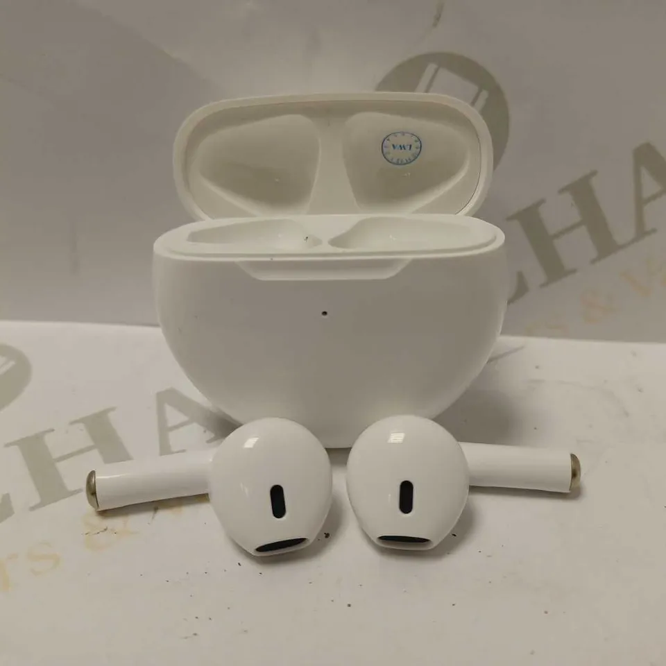 TRUE WIRELESS EARBUDS - WHITE