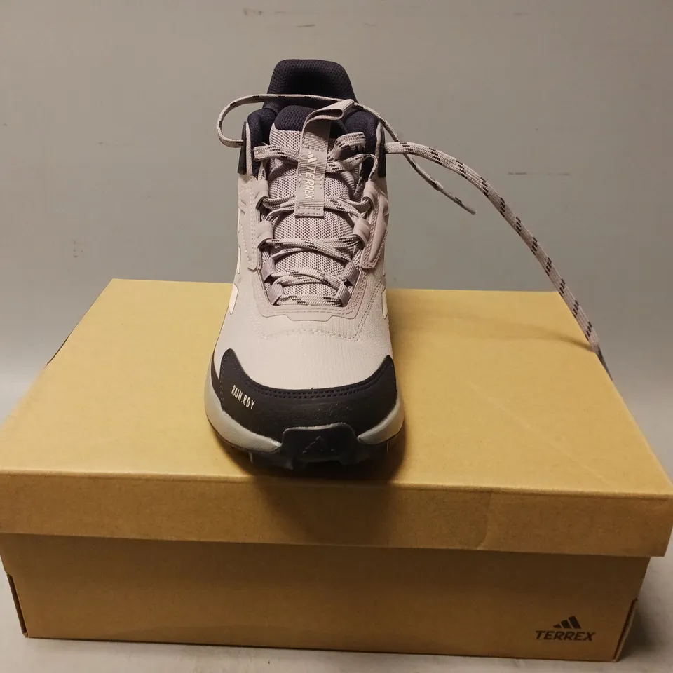 BOXED PAIR OF ADIDAS TERREX ANYLANDER MID SHOES IN LAVENDER UK SIZE 5.5