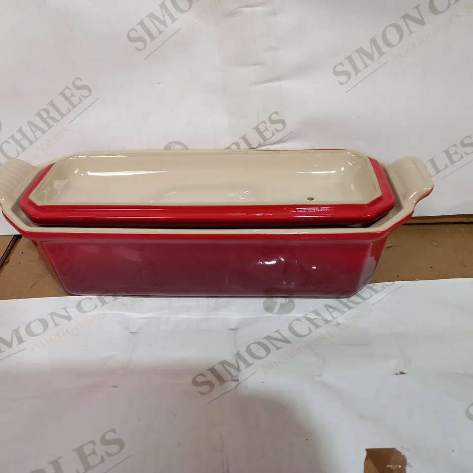 LE CREUSET TERRINE DISH WITH PRESS 