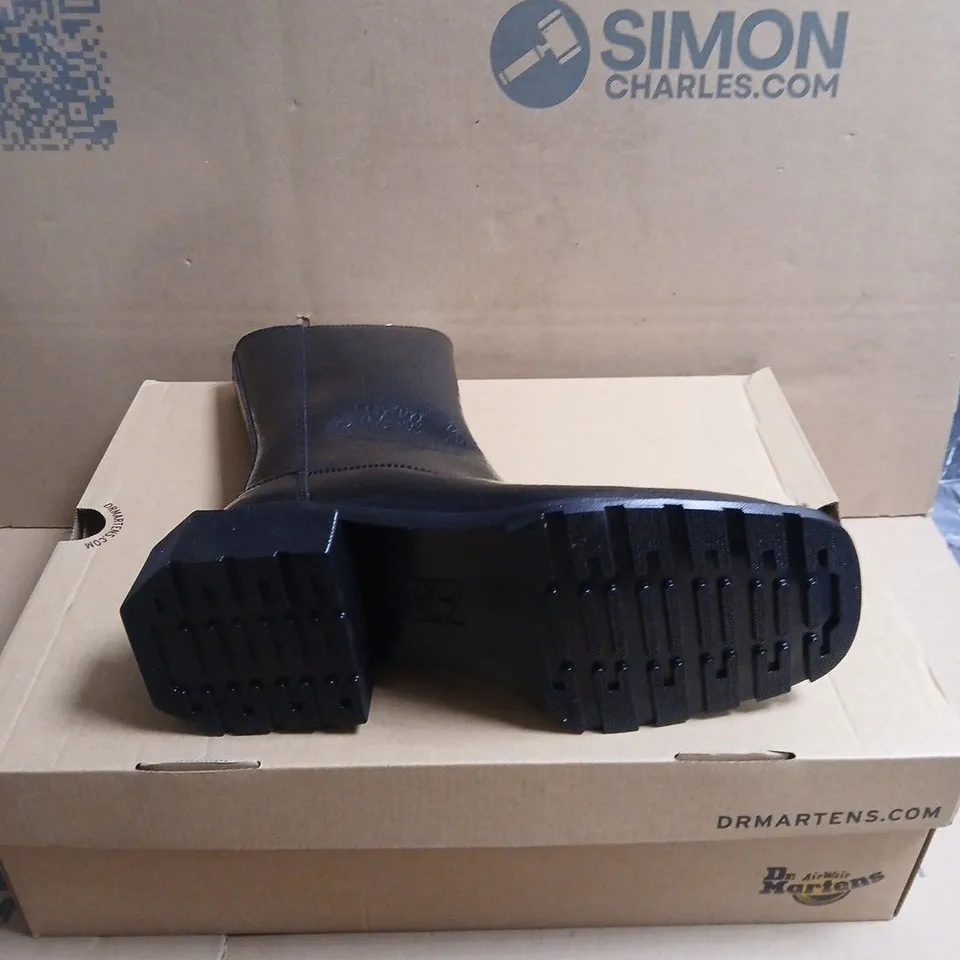 BOXED PAIR OF DR. MARTENS MAYBOLE HI BOOTS – UK 6.5