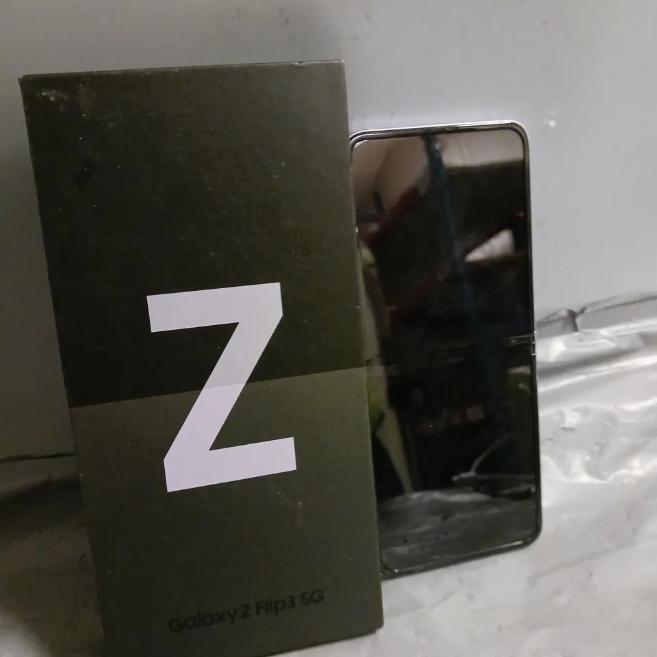 BOXED SAMSUNG GALAZY Z FLIP 3 5G