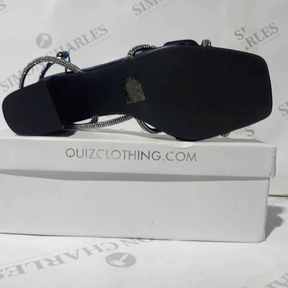 BOXED PAIR OF QUIZ OPEN TOE STRAPPY BLOCK HEEL SANDALS IN NAVY W. JEWEL EFFECT SIZE 7