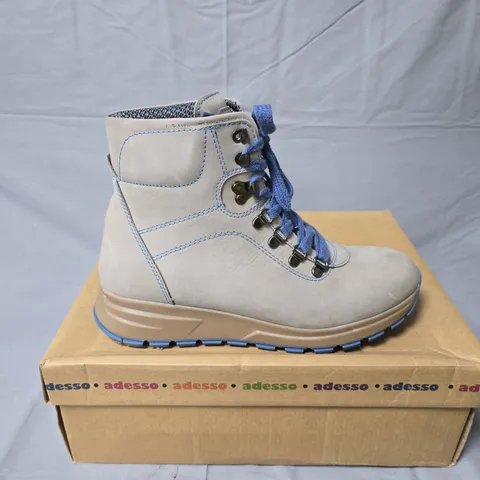 ADESSO LEATHER HIKING BOOTS (SIZE 40) – BEIGE/GRAY WITH BLUE LACES, BOXED