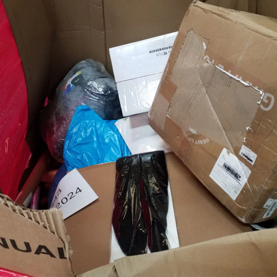 PALLET OF ASSORTED PRODUCTS INCLUDING PORTABLE COLLAPSIBLE SOFT CRATE, PIZZA STONE, FOLDABLE CAMPING CHAIR, LA SCOOTA SCOOTER