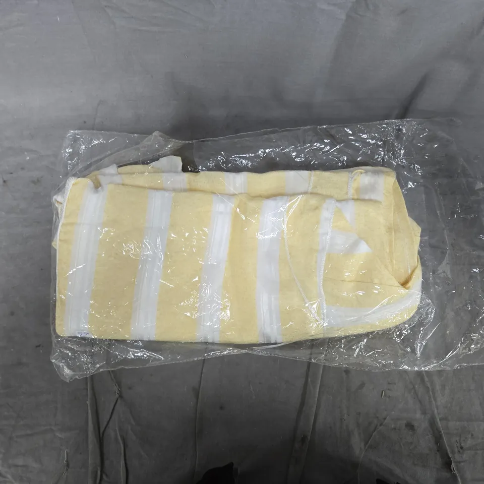 MORROCAN THORBE WITH HOOD ON