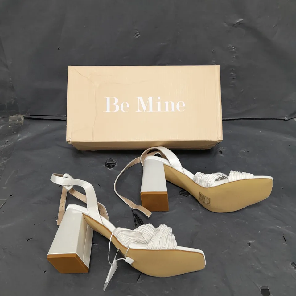 BOXED PAIR OF BE MINE BRIDAL SNUGGLE PLISSE BLOCK HEELED SANDALS IVORY SATIN UK 4 