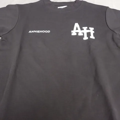 ANNIE HOOD COLLEGE T-SHIRT IN BLACK - LARGE
