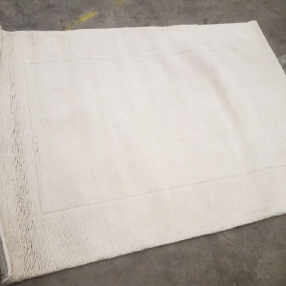 QUALITY DESIGNER AREA RUG - APPROXIMATELY 160X118CM