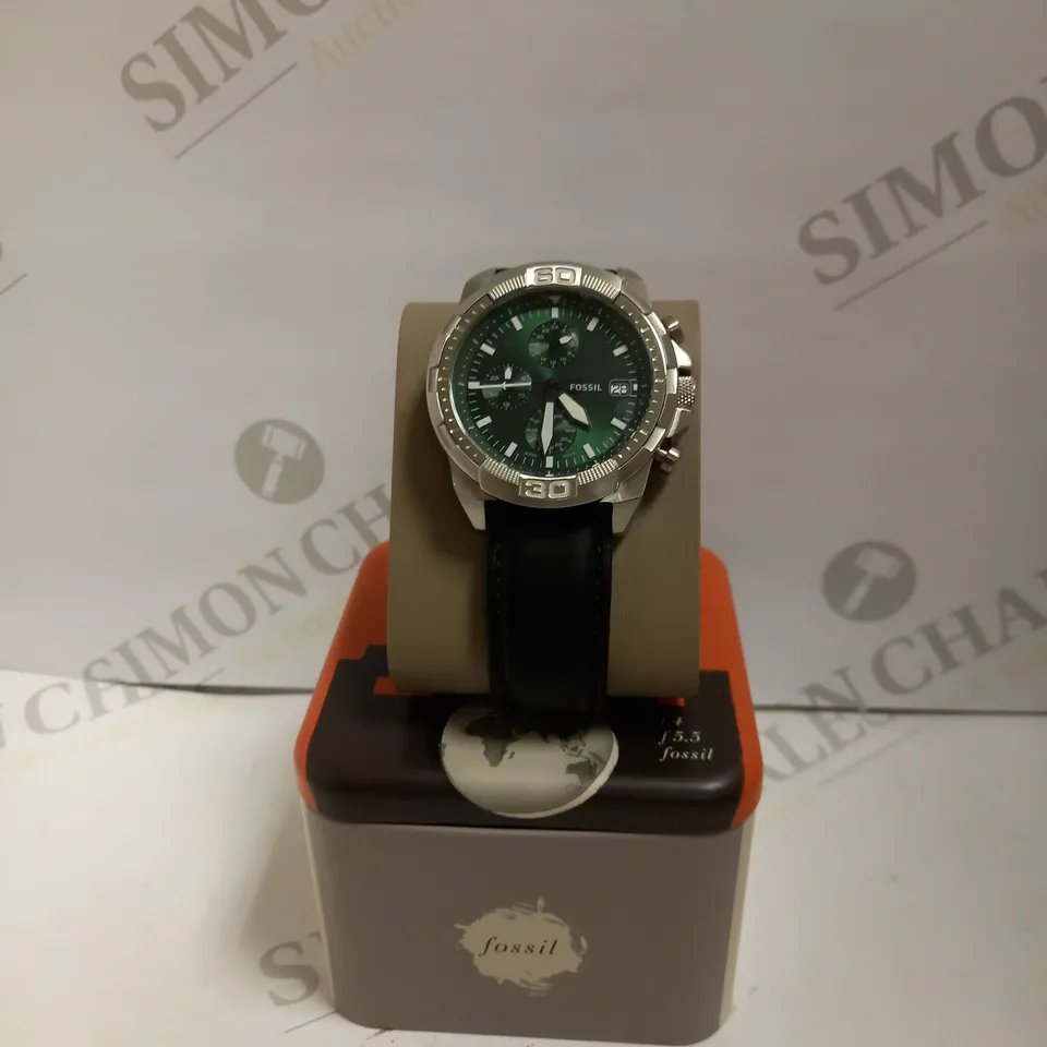 BOXED FOSSIL V355 TRIPLE HAND WRIST-WATCH WITH LEATHER STRAP