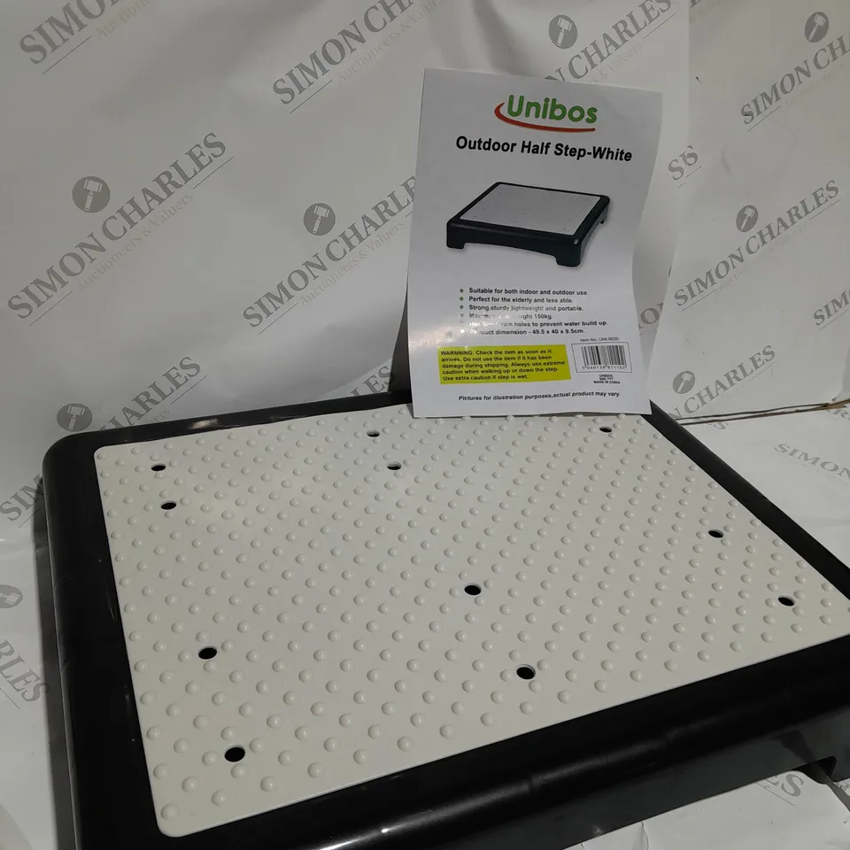 BOXED UNIBOS OUTDOOR HALF STEP - BLACK & WHITE