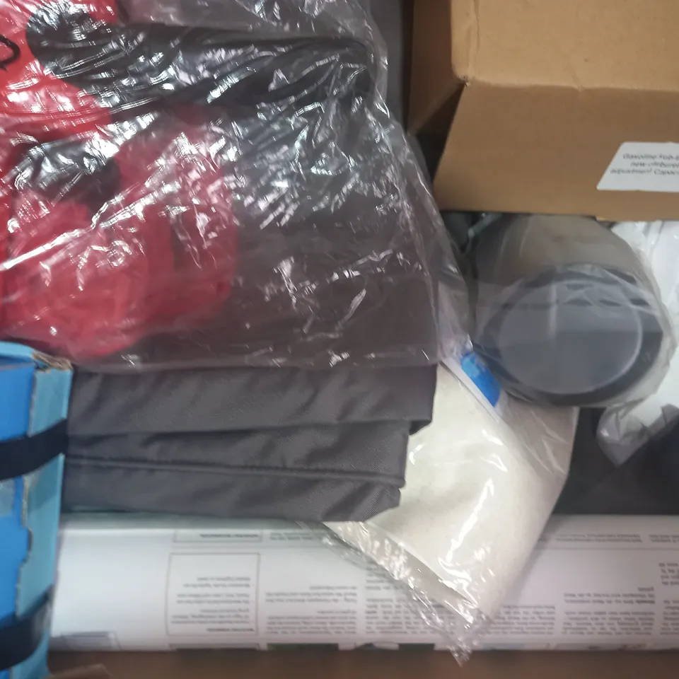 BOX OF APPROXIMATELY 20 ASSORTED HOUSEHOLD ITEMS TO INCLUDE YARN 2 CONE COMBED COTTON, NEILSEN 2PC RATCHET BAR CLAMPS, DESIGNER CUSHION, ETC