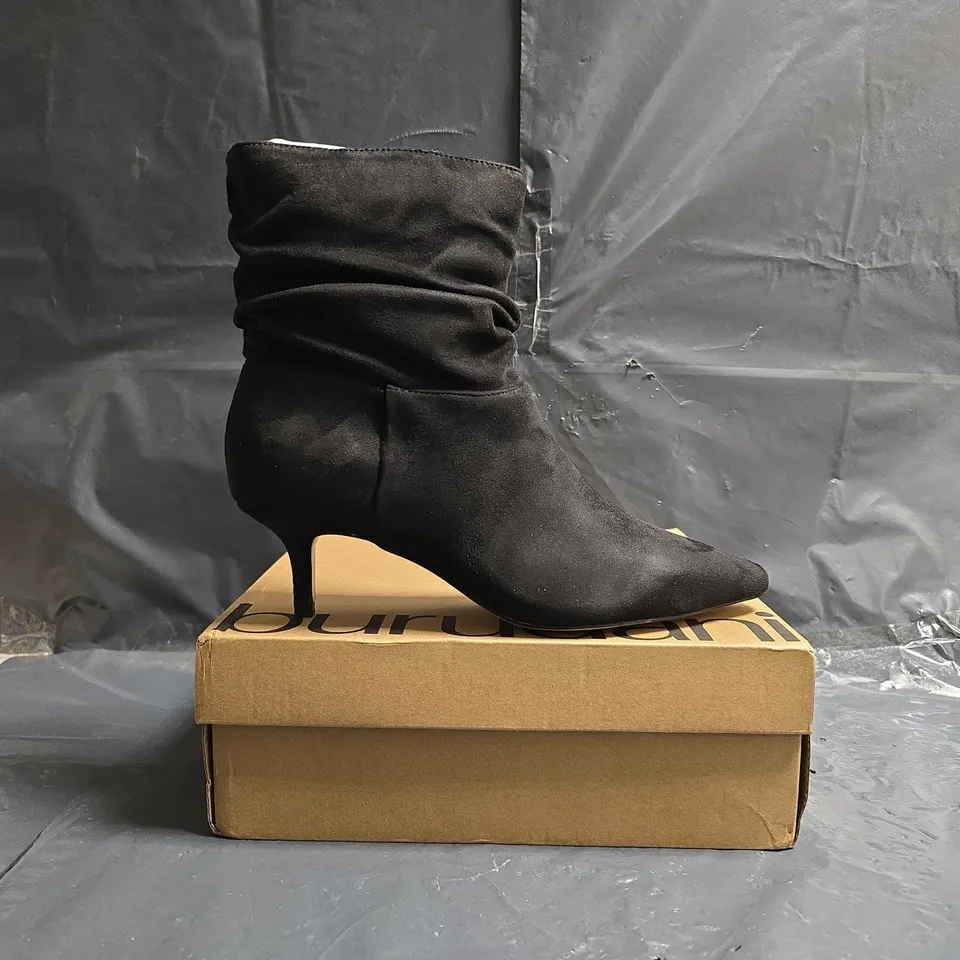 BOXED PAIR OF BURUDANI POINTED TOE LOW HEEL ANKLE BOOTS IN BLACK SIZE UK 7