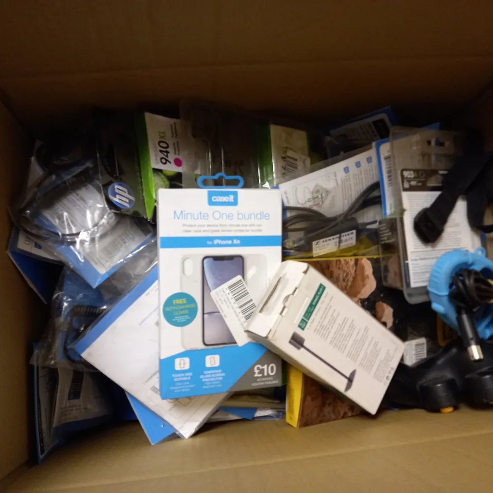 APPROXIMATELY 15 ASSORTED ELECTRICAL ITEMS TO INCLUDE TABLET CASE, GAMECUBE CONTROLLER, SENNHEISER EHS ADAPTER CABLE, ETC