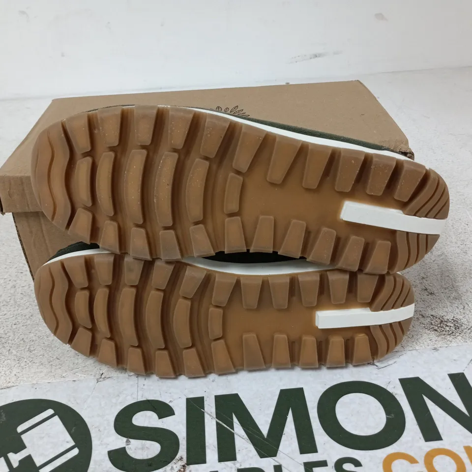 BOXED PAIR OF JO & JOE LIMA SHOES IN OLIVE - SIZE 5