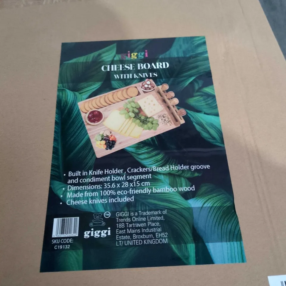 GIGGI CHEESE BOARD WITH KNIVES – BAMBOO WOOD