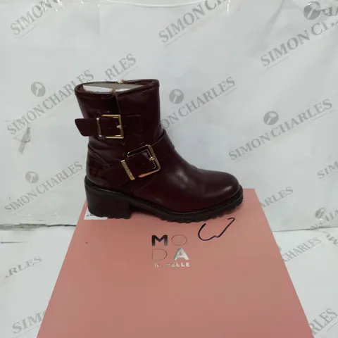 BOXED PAIR OF MODA IN PELLE CORNELIA BROWN LEATHER BOOTS SIZE 5