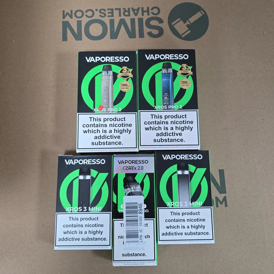 BOX OF APPROXIMATELY 30 ASSORTED E-CIGARETTES AND ACCOMPANIMENTS TO INCLUDE: VARIOUS VAPORESSO ITEMS 