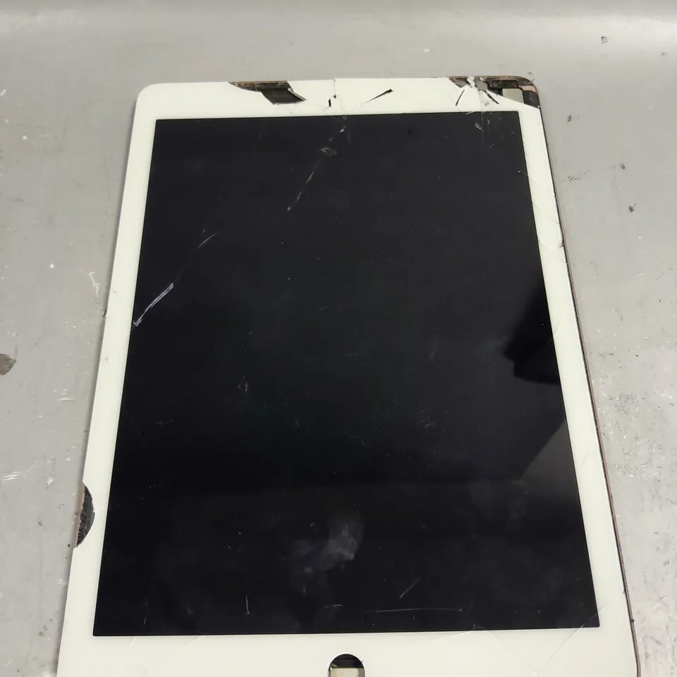 APPLE IPAD PRO 9.7 TABLET - A1674