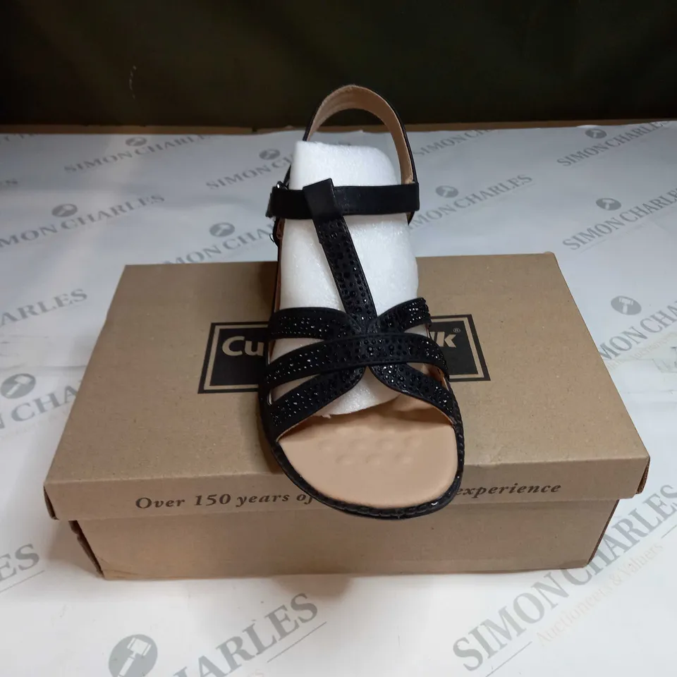 BOXED CUSHION-WALK DIAMANTE SANDALS SIZE 6